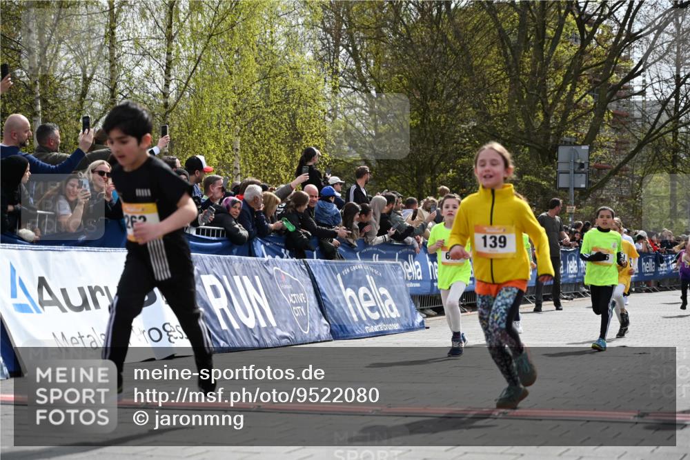 12.04.2026 - 45. Internationalen Wilhelmsburger Insellauf J. Mangold http://msf.ph/oto/9522080 12.04.2026 14:21:20 Ziel 821, 99, 771, 62, 768, 937, 263, 139, 1611, 629, 566, 564, 607, 980 meine-sportfotos.de