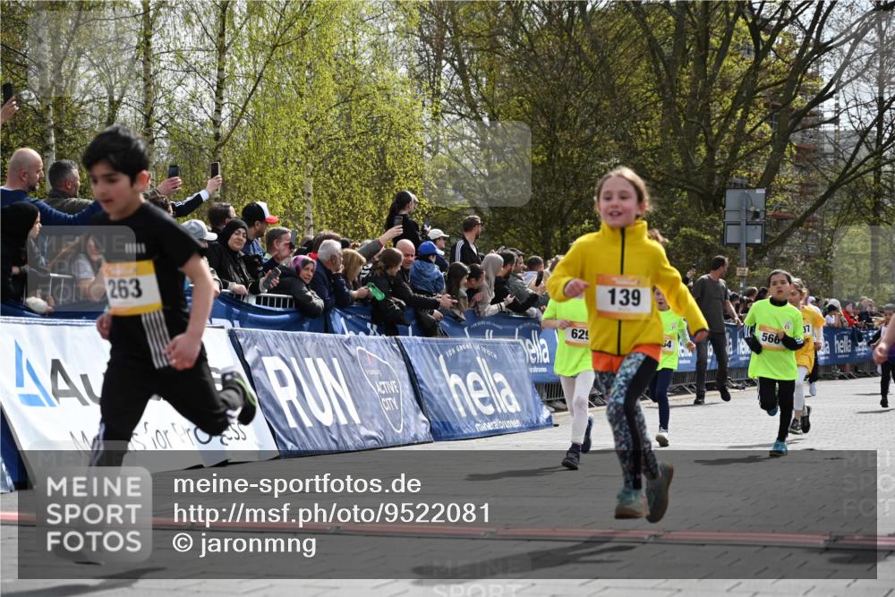 12.04.2026 - 45. Internationalen Wilhelmsburger Insellauf J. Mangold http://msf.ph/oto/9522081 12.04.2026 14:21:20 Ziel 821, 99, 771, 62, 768, 937, 263, 139, 1611, 629, 566, 564, 607, 980 meine-sportfotos.de
