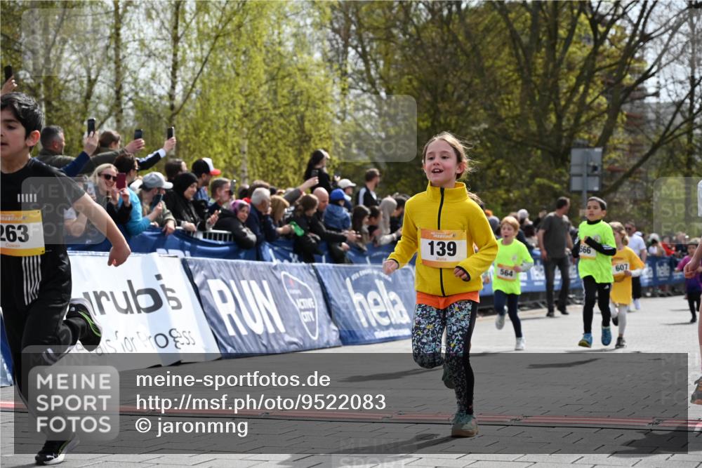 12.04.2026 - 45. Internationalen Wilhelmsburger Insellauf J. Mangold http://msf.ph/oto/9522083 12.04.2026 14:21:20 Ziel 821, 99, 771, 62, 768, 937, 263, 139, 1611, 629, 566, 564, 607, 980 meine-sportfotos.de