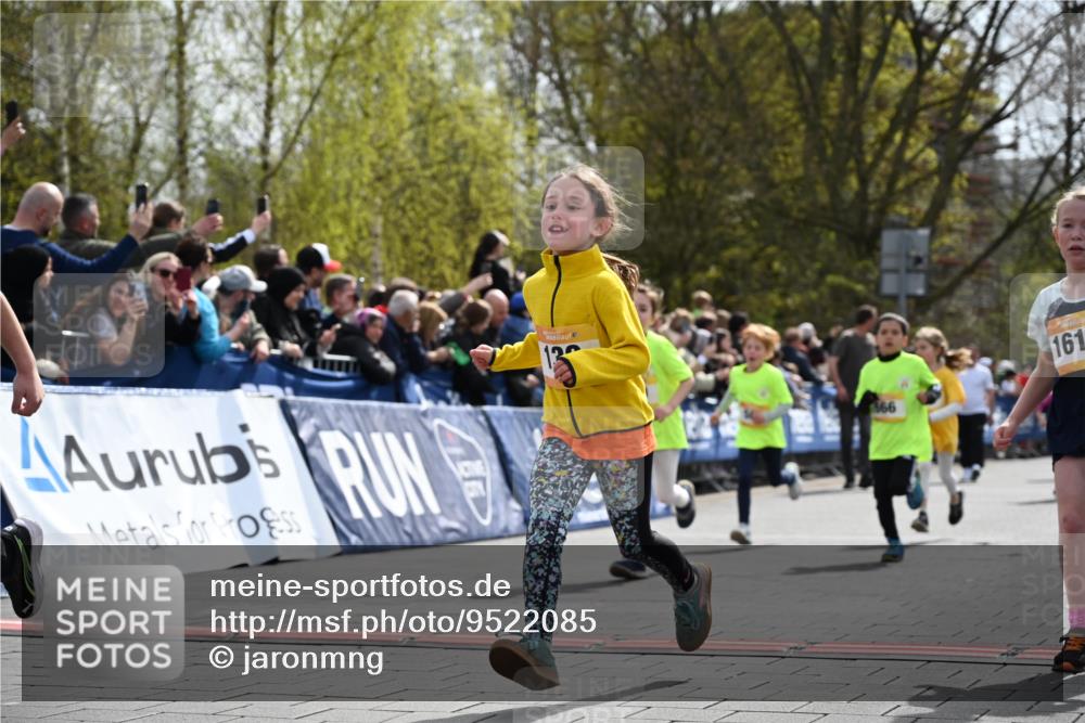 12.04.2026 - 45. Internationalen Wilhelmsburger Insellauf J. Mangold http://msf.ph/oto/9522085 12.04.2026 14:21:20 Ziel 821, 99, 771, 62, 768, 937, 263, 139, 1611, 629, 566, 564, 607, 980 meine-sportfotos.de