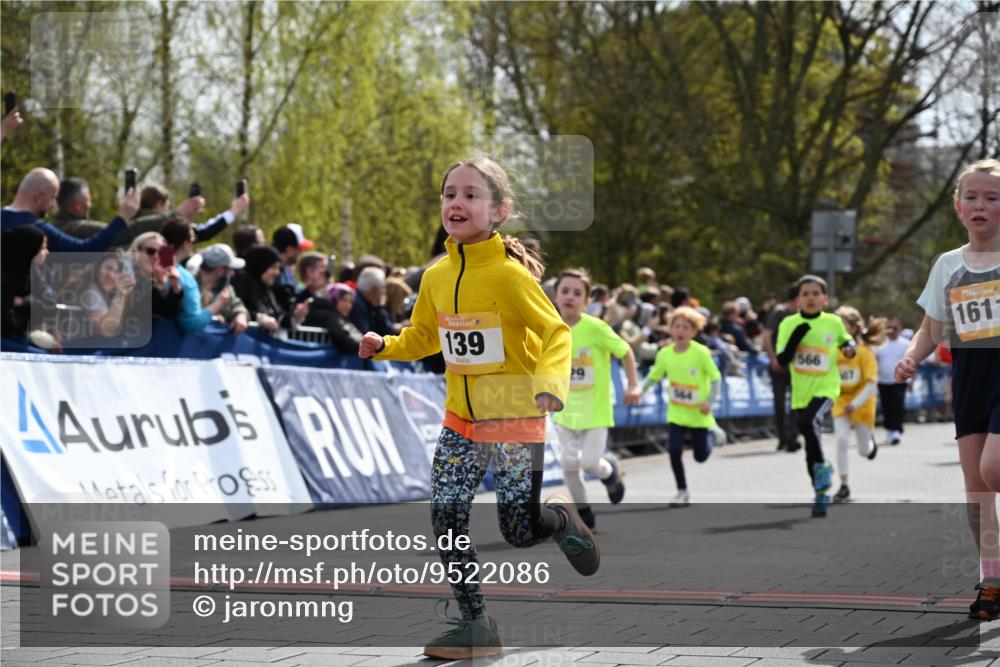 12.04.2026 - 45. Internationalen Wilhelmsburger Insellauf J. Mangold http://msf.ph/oto/9522086 12.04.2026 14:21:21 Ziel 937, 263, 139, 1611, 629, 566, 564, 607, 980, 1630, 991, 302 meine-sportfotos.de
