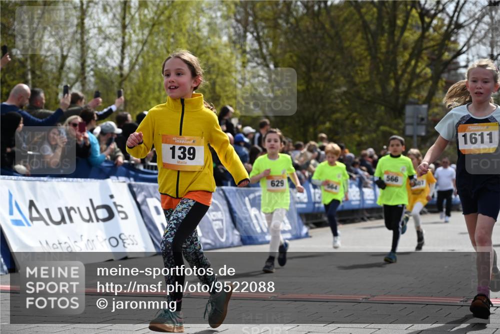 12.04.2026 - 45. Internationalen Wilhelmsburger Insellauf J. Mangold http://msf.ph/oto/9522088 12.04.2026 14:21:21 Ziel 937, 263, 139, 1611, 629, 566, 564, 607, 980, 1630, 991, 302 meine-sportfotos.de