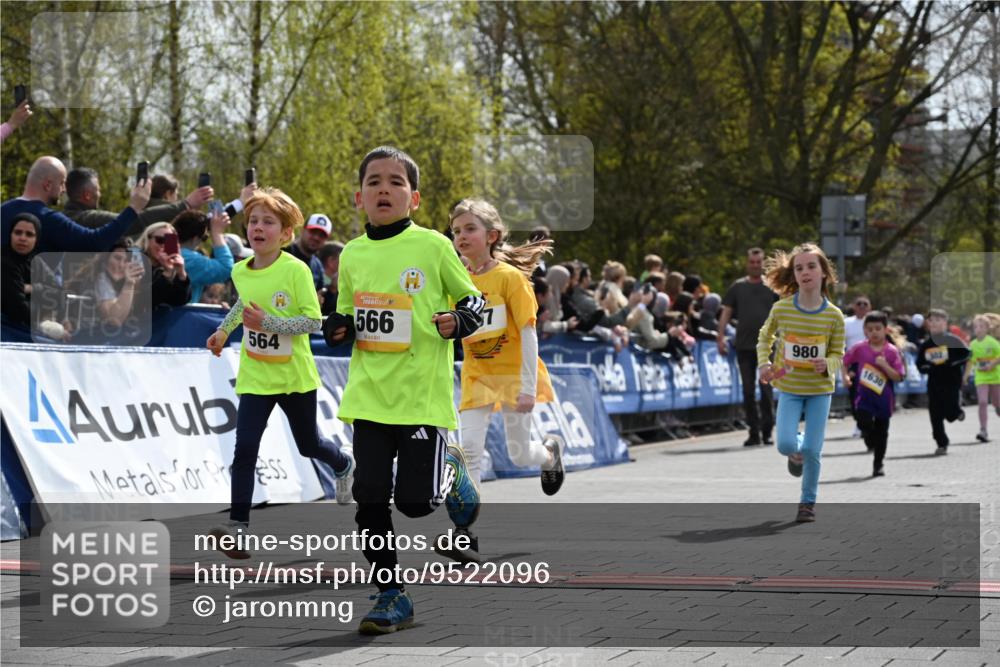 12.04.2026 - 45. Internationalen Wilhelmsburger Insellauf J. Mangold http://msf.ph/oto/9522096 12.04.2026 14:21:22 Ziel 937, 263, 139, 1611, 629, 566, 564, 607, 980, 1630, 991, 302 meine-sportfotos.de