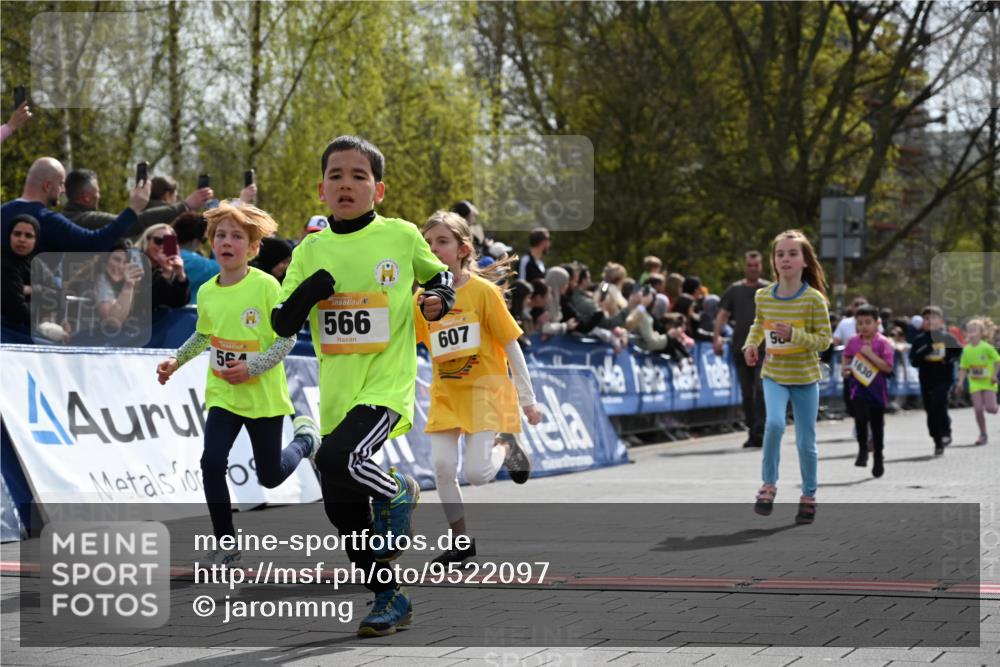 12.04.2026 - 45. Internationalen Wilhelmsburger Insellauf J. Mangold http://msf.ph/oto/9522097 12.04.2026 14:21:23 Ziel 937, 263, 139, 1611, 629, 566, 564, 607, 980, 1630, 991, 302, 562, 309, 282 meine-sportfotos.de