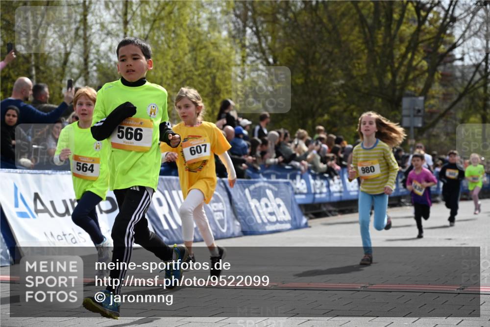 12.04.2026 - 45. Internationalen Wilhelmsburger Insellauf J. Mangold http://msf.ph/oto/9522099 12.04.2026 14:21:23 Ziel 937, 263, 139, 1611, 629, 566, 564, 607, 980, 1630, 991, 302, 562, 309, 282 meine-sportfotos.de