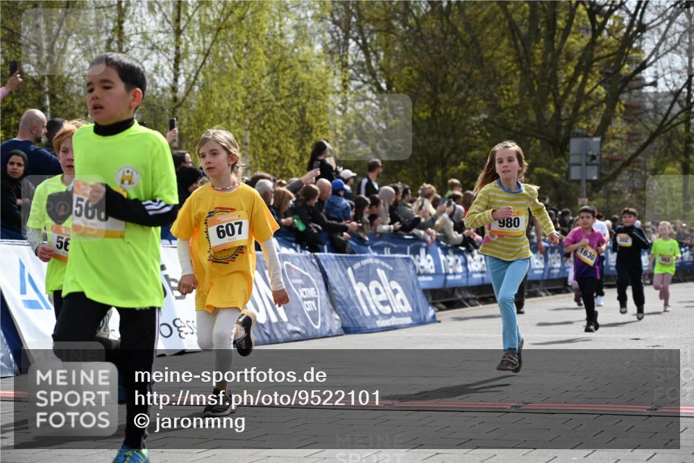 12.04.2026 - 45. Internationalen Wilhelmsburger Insellauf J. Mangold http://msf.ph/oto/9522101 12.04.2026 14:21:23 Ziel 937, 263, 139, 1611, 629, 566, 564, 607, 980, 1630, 991, 302, 562, 309, 282 meine-sportfotos.de