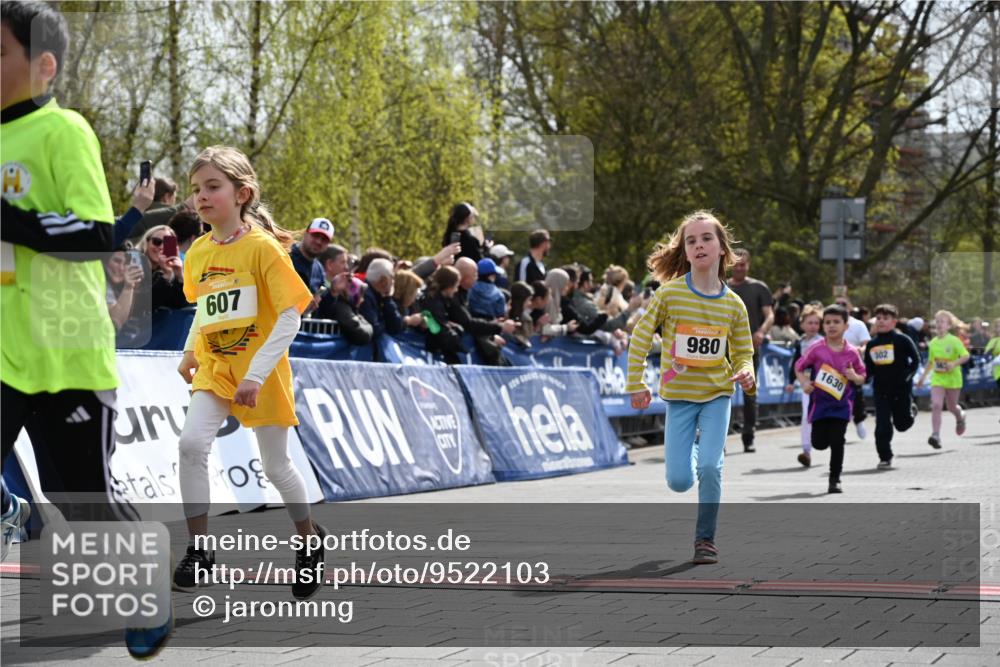 12.04.2026 - 45. Internationalen Wilhelmsburger Insellauf J. Mangold http://msf.ph/oto/9522103 12.04.2026 14:21:23 Ziel 937, 263, 139, 1611, 629, 566, 564, 607, 980, 1630, 991, 302, 562, 309, 282 meine-sportfotos.de
