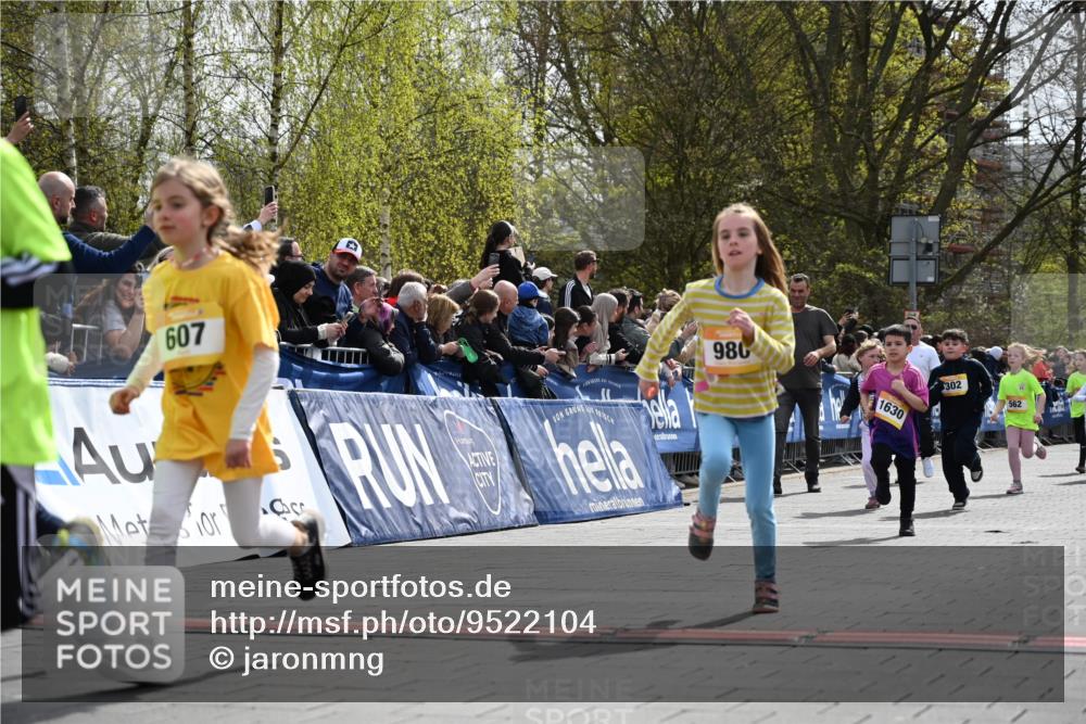 12.04.2026 - 45. Internationalen Wilhelmsburger Insellauf J. Mangold http://msf.ph/oto/9522104 12.04.2026 14:21:23 Ziel 937, 263, 139, 1611, 629, 566, 564, 607, 980, 1630, 991, 302, 562, 309, 282 meine-sportfotos.de
