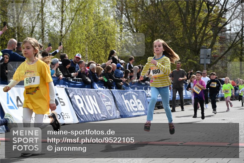 12.04.2026 - 45. Internationalen Wilhelmsburger Insellauf J. Mangold http://msf.ph/oto/9522105 12.04.2026 14:21:23 Ziel 937, 263, 139, 1611, 629, 566, 564, 607, 980, 1630, 991, 302, 562, 309, 282 meine-sportfotos.de