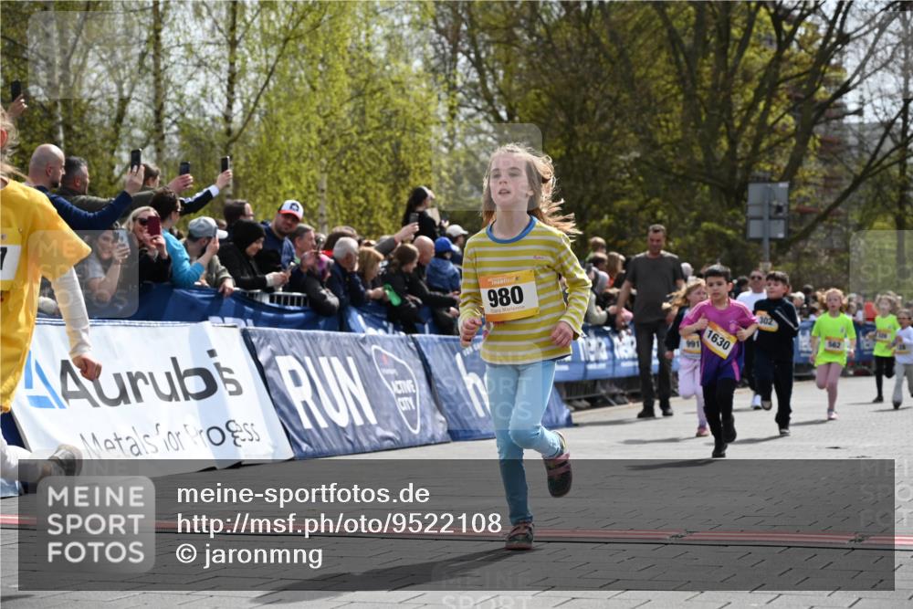 12.04.2026 - 45. Internationalen Wilhelmsburger Insellauf J. Mangold http://msf.ph/oto/9522108 12.04.2026 14:21:23 Ziel 937, 263, 139, 1611, 629, 566, 564, 607, 980, 1630, 991, 302, 562, 309, 282 meine-sportfotos.de