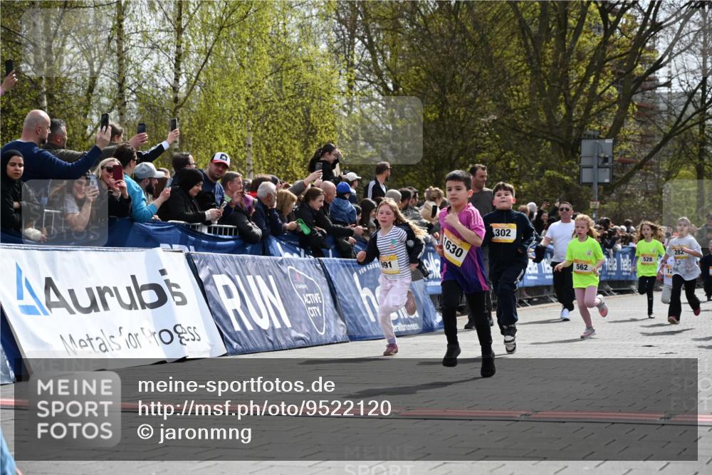 12.04.2026 - 45. Internationalen Wilhelmsburger Insellauf J. Mangold http://msf.ph/oto/9522120 12.04.2026 14:21:24 Ziel 139, 1611, 629, 566, 564, 607, 980, 1630, 991, 302, 562, 309, 282, 528 meine-sportfotos.de
