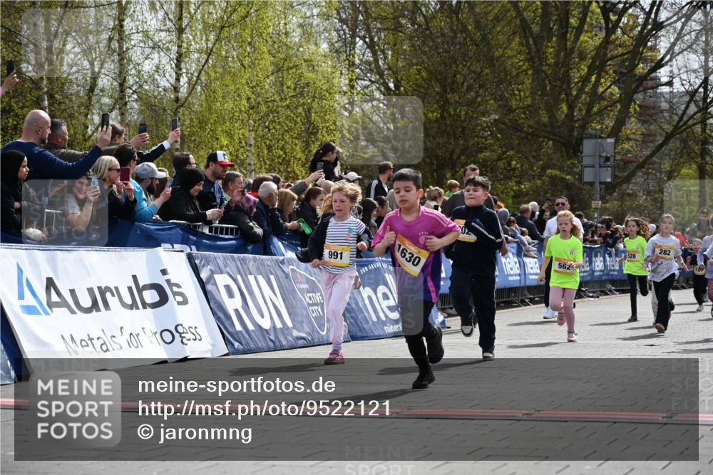 12.04.2026 - 45. Internationalen Wilhelmsburger Insellauf J. Mangold http://msf.ph/oto/9522121 12.04.2026 14:21:25 Ziel 629, 566, 564, 607, 980, 1630, 991, 302, 562, 309, 282, 528, 797, 984, 811, 128, 828 meine-sportfotos.de