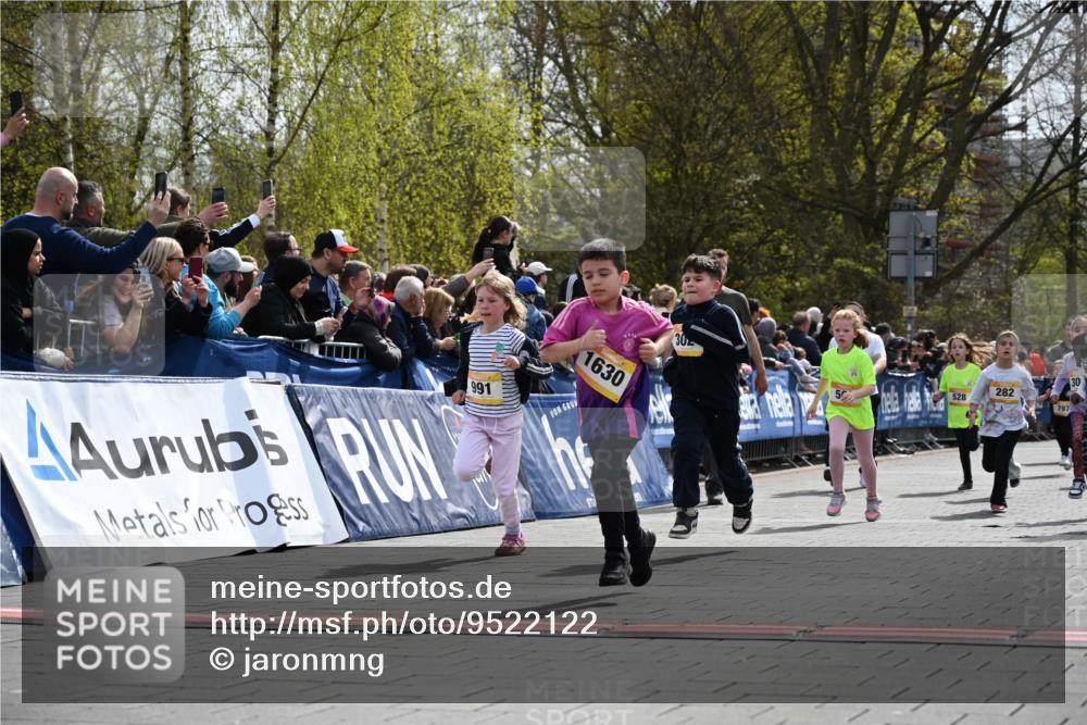 12.04.2026 - 45. Internationalen Wilhelmsburger Insellauf J. Mangold http://msf.ph/oto/9522122 12.04.2026 14:21:25 Ziel 629, 566, 564, 607, 980, 1630, 991, 302, 562, 309, 282, 528, 797, 984, 811, 128, 828 meine-sportfotos.de