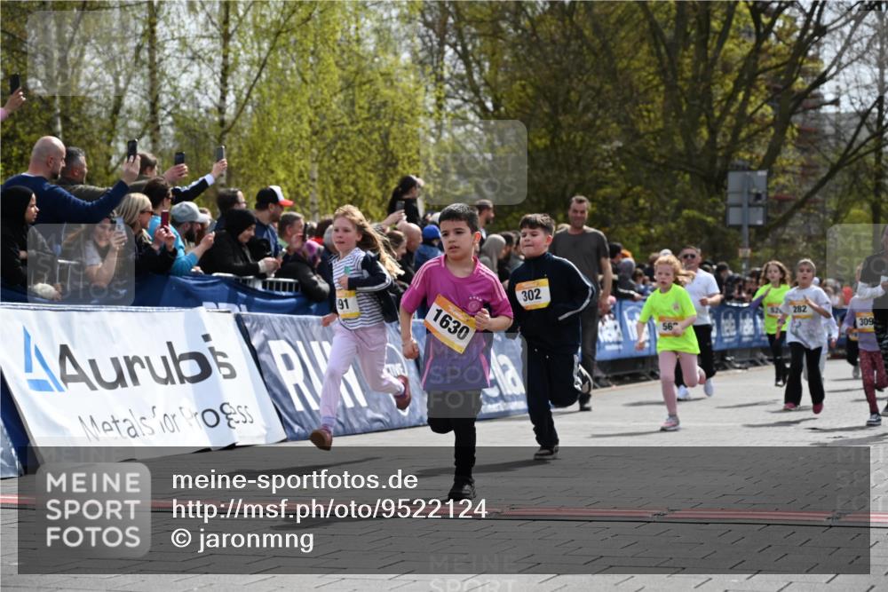 12.04.2026 - 45. Internationalen Wilhelmsburger Insellauf J. Mangold http://msf.ph/oto/9522124 12.04.2026 14:21:25 Ziel 629, 566, 564, 607, 980, 1630, 991, 302, 562, 309, 282, 528, 797, 984, 811, 128, 828 meine-sportfotos.de