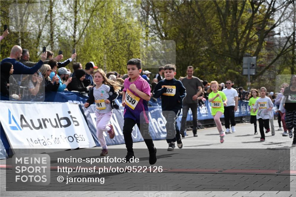 12.04.2026 - 45. Internationalen Wilhelmsburger Insellauf J. Mangold http://msf.ph/oto/9522126 12.04.2026 14:21:25 Ziel 629, 566, 564, 607, 980, 1630, 991, 302, 562, 309, 282, 528, 797, 984, 811, 128, 828 meine-sportfotos.de