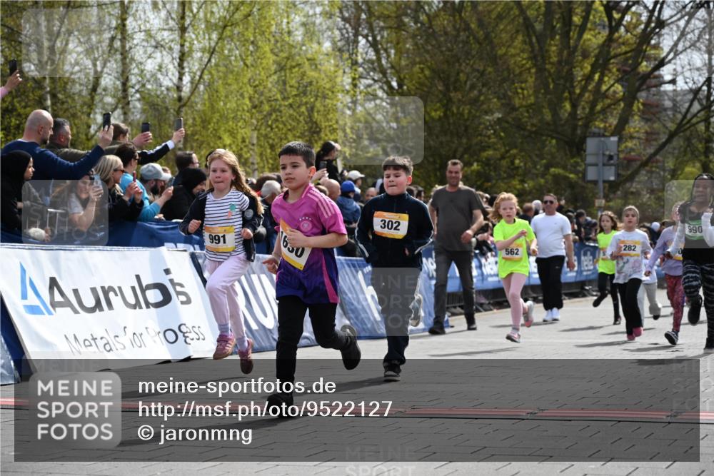 12.04.2026 - 45. Internationalen Wilhelmsburger Insellauf J. Mangold http://msf.ph/oto/9522127 12.04.2026 14:21:25 Ziel 629, 566, 564, 607, 980, 1630, 991, 302, 562, 309, 282, 528, 797, 984, 811, 128, 828 meine-sportfotos.de