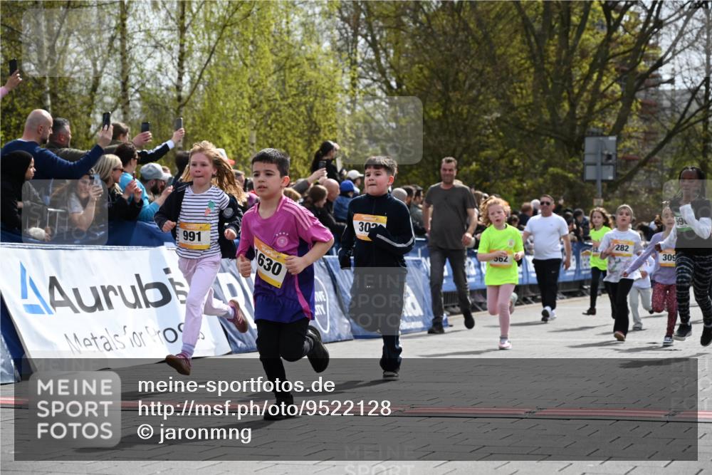 12.04.2026 - 45. Internationalen Wilhelmsburger Insellauf J. Mangold http://msf.ph/oto/9522128 12.04.2026 14:21:25 Ziel 629, 566, 564, 607, 980, 1630, 991, 302, 562, 309, 282, 528, 797, 984, 811, 128, 828 meine-sportfotos.de