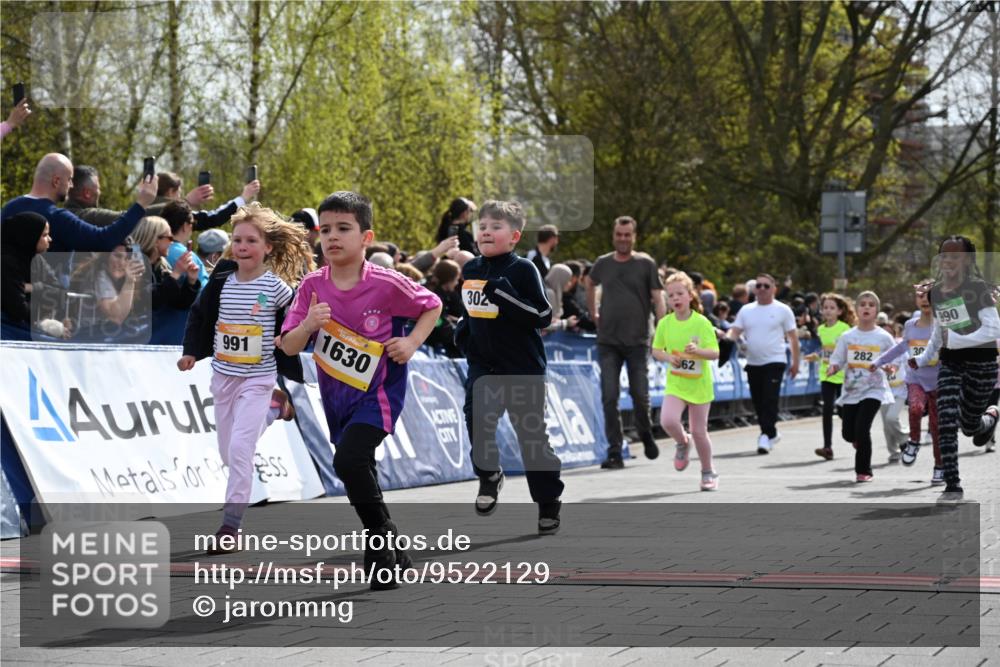 12.04.2026 - 45. Internationalen Wilhelmsburger Insellauf J. Mangold http://msf.ph/oto/9522129 12.04.2026 14:21:25 Ziel 629, 566, 564, 607, 980, 1630, 991, 302, 562, 309, 282, 528, 797, 984, 811, 128, 828 meine-sportfotos.de