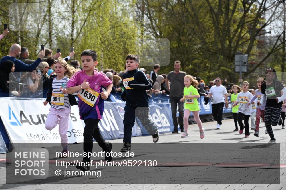 12.04.2026 - 45. Internationalen Wilhelmsburger Insellauf J. Mangold http://msf.ph/oto/9522130 12.04.2026 14:21:25 Ziel 629, 566, 564, 607, 980, 1630, 991, 302, 562, 309, 282, 528, 797, 984, 811, 128, 828 meine-sportfotos.de
