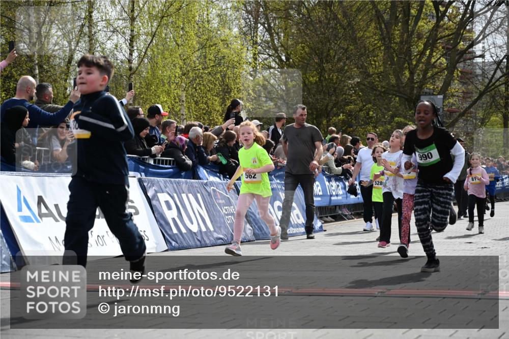 12.04.2026 - 45. Internationalen Wilhelmsburger Insellauf J. Mangold http://msf.ph/oto/9522131 12.04.2026 14:21:26 Ziel 566, 564, 607, 980, 1630, 991, 302, 562, 309, 282, 528, 797, 984, 811, 128, 828, 1005 meine-sportfotos.de