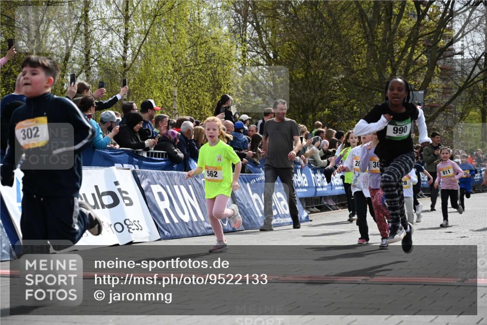 12.04.2026 - 45. Internationalen Wilhelmsburger Insellauf J. Mangold http://msf.ph/oto/9522133 12.04.2026 14:21:26 Ziel 566, 564, 607, 980, 1630, 991, 302, 562, 309, 282, 528, 797, 984, 811, 128, 828, 1005 meine-sportfotos.de