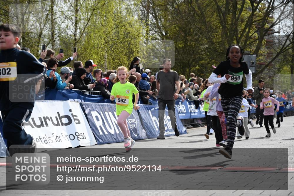 12.04.2026 - 45. Internationalen Wilhelmsburger Insellauf J. Mangold http://msf.ph/oto/9522134 12.04.2026 14:21:26 Ziel 566, 564, 607, 980, 1630, 991, 302, 562, 309, 282, 528, 797, 984, 811, 128, 828, 1005 meine-sportfotos.de