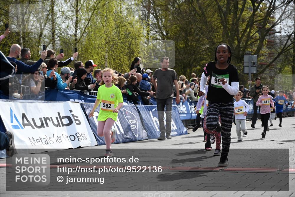 12.04.2026 - 45. Internationalen Wilhelmsburger Insellauf J. Mangold http://msf.ph/oto/9522136 12.04.2026 14:21:27 Ziel 980, 1630, 991, 302, 562, 309, 282, 528, 797, 984, 811, 128, 828, 1005, 925, 253 meine-sportfotos.de