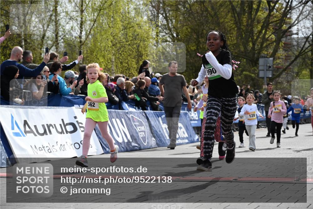 12.04.2026 - 45. Internationalen Wilhelmsburger Insellauf J. Mangold http://msf.ph/oto/9522138 12.04.2026 14:21:27 Ziel 980, 1630, 991, 302, 562, 309, 282, 528, 797, 984, 811, 128, 828, 1005, 925, 253 meine-sportfotos.de