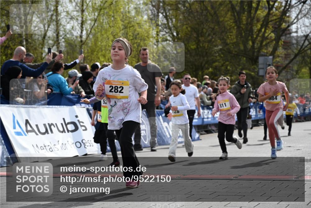 12.04.2026 - 45. Internationalen Wilhelmsburger Insellauf J. Mangold http://msf.ph/oto/9522150 12.04.2026 14:21:28 Ziel 1630, 991, 302, 562, 309, 282, 528, 797, 984, 811, 128, 828, 1005, 925, 253, 988, 964 meine-sportfotos.de