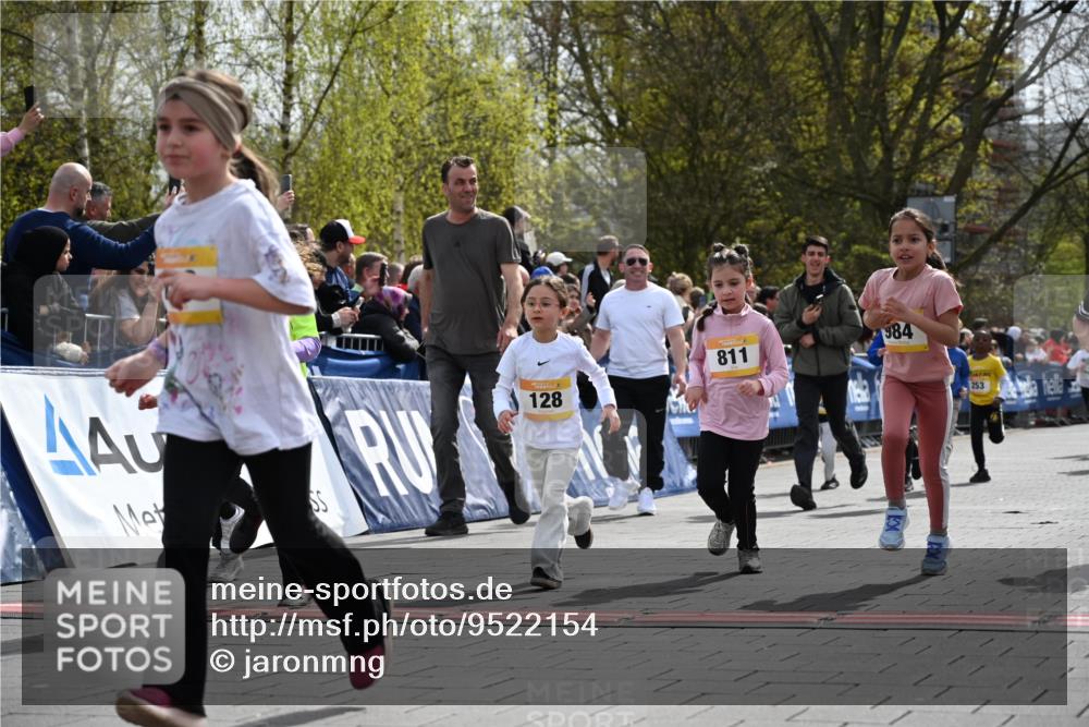 12.04.2026 - 45. Internationalen Wilhelmsburger Insellauf J. Mangold http://msf.ph/oto/9522154 12.04.2026 14:21:29 Ziel 1630, 991, 302, 562, 309, 282, 528, 797, 984, 811, 128, 828, 1005, 925, 253, 988, 964 meine-sportfotos.de