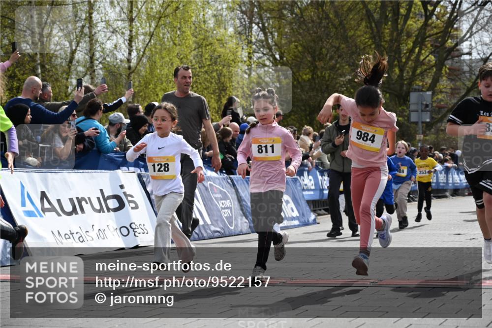 12.04.2026 - 45. Internationalen Wilhelmsburger Insellauf J. Mangold http://msf.ph/oto/9522157 12.04.2026 14:21:29 Ziel 1630, 991, 302, 562, 309, 282, 528, 797, 984, 811, 128, 828, 1005, 925, 253, 988, 964 meine-sportfotos.de