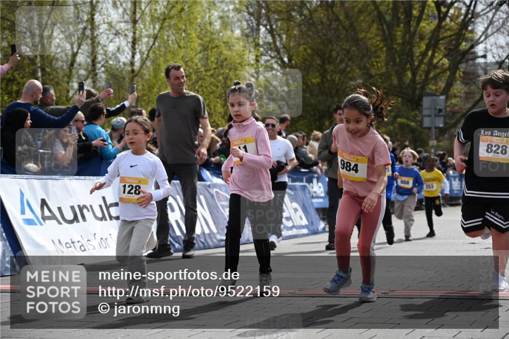 12.04.2026 - 45. Internationalen Wilhelmsburger Insellauf J. Mangold http://msf.ph/oto/9522159 12.04.2026 14:21:29 Ziel 1630, 991, 302, 562, 309, 282, 528, 797, 984, 811, 128, 828, 1005, 925, 253, 988, 964 meine-sportfotos.de
