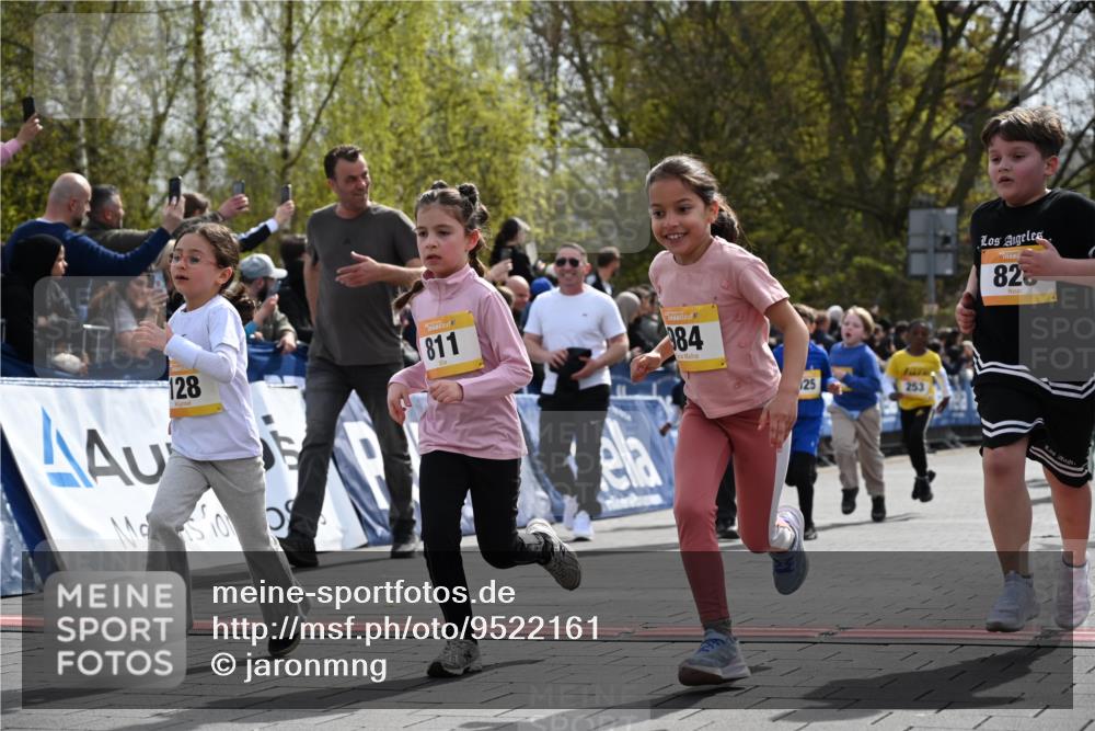 12.04.2026 - 45. Internationalen Wilhelmsburger Insellauf J. Mangold http://msf.ph/oto/9522161 12.04.2026 14:21:29 Ziel 1630, 991, 302, 562, 309, 282, 528, 797, 984, 811, 128, 828, 1005, 925, 253, 988, 964 meine-sportfotos.de