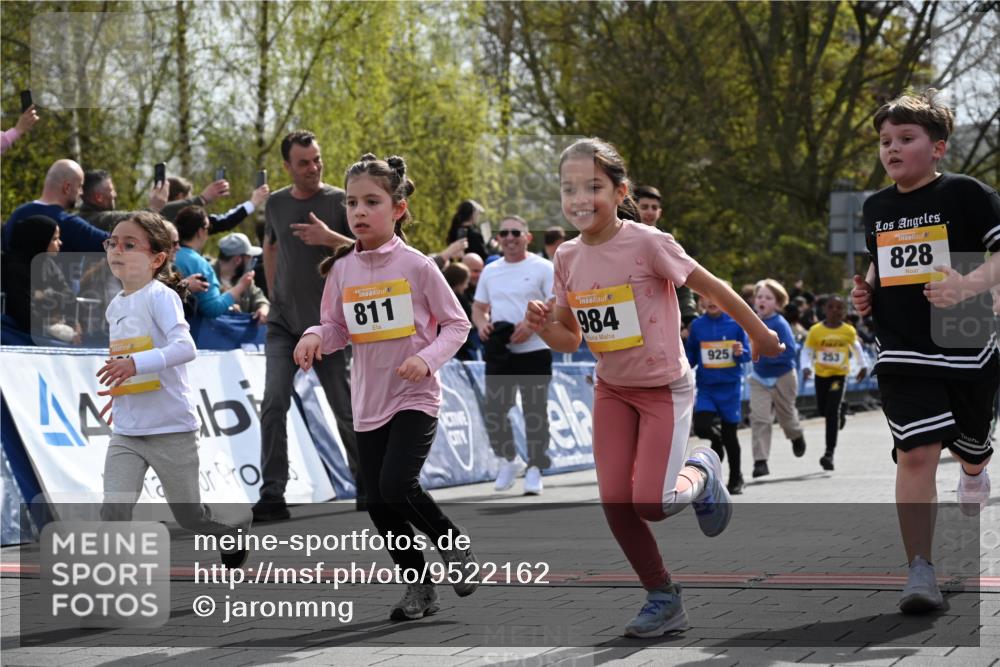 12.04.2026 - 45. Internationalen Wilhelmsburger Insellauf J. Mangold http://msf.ph/oto/9522162 12.04.2026 14:21:29 Ziel 1630, 991, 302, 562, 309, 282, 528, 797, 984, 811, 128, 828, 1005, 925, 253, 988, 964 meine-sportfotos.de