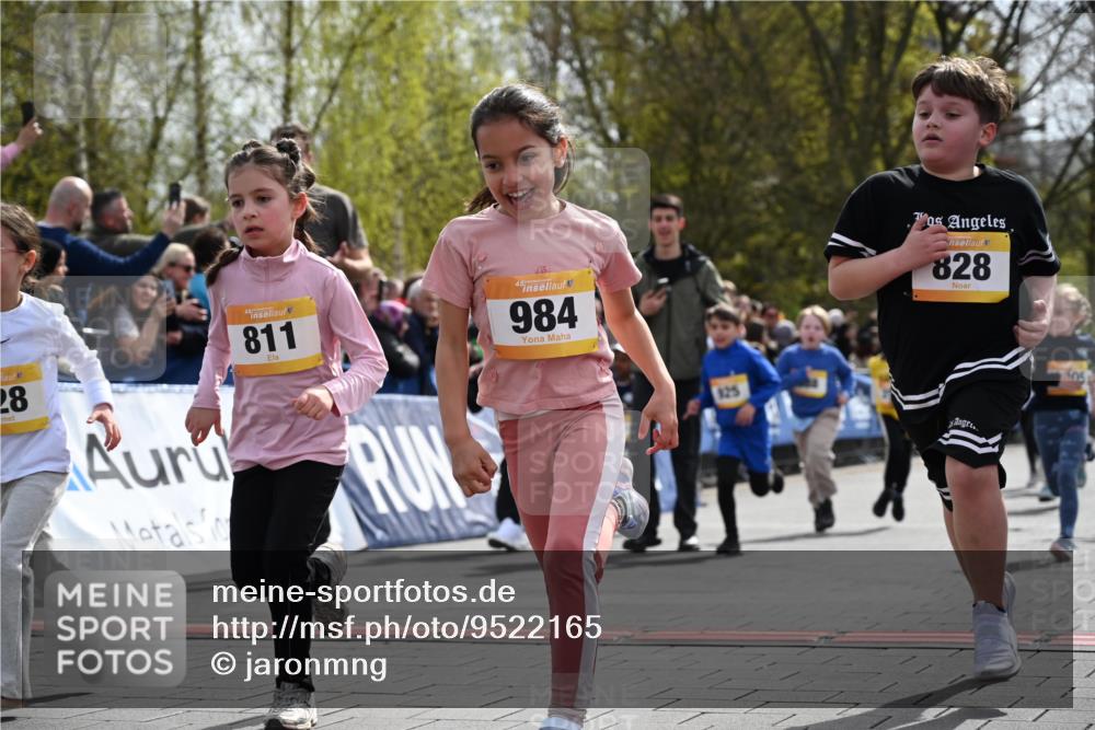 12.04.2026 - 45. Internationalen Wilhelmsburger Insellauf J. Mangold http://msf.ph/oto/9522165 12.04.2026 14:21:30 Ziel 562, 309, 282, 528, 797, 984, 811, 128, 828, 1005, 925, 253, 988, 964, 972 meine-sportfotos.de