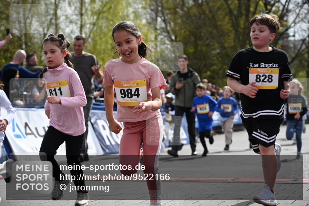 12.04.2026 - 45. Internationalen Wilhelmsburger Insellauf J. Mangold http://msf.ph/oto/9522166 12.04.2026 14:21:30 Ziel 562, 309, 282, 528, 797, 984, 811, 128, 828, 1005, 925, 253, 988, 964, 972 meine-sportfotos.de