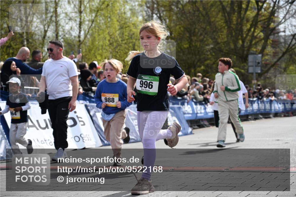 12.04.2026 - 45. Internationalen Wilhelmsburger Insellauf J. Mangold http://msf.ph/oto/9522168 12.04.2026 14:21:32 Ziel 528, 797, 984, 811, 128, 828, 1005, 925, 253, 988, 964, 972, 1627, 951 meine-sportfotos.de