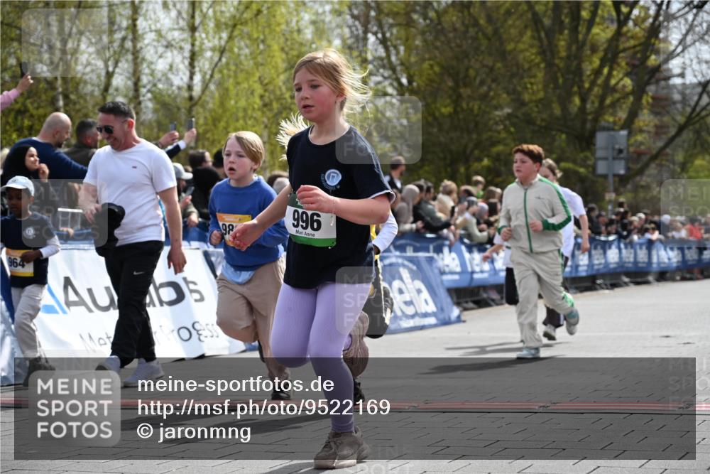 12.04.2026 - 45. Internationalen Wilhelmsburger Insellauf J. Mangold http://msf.ph/oto/9522169 12.04.2026 14:21:32 Ziel 528, 797, 984, 811, 128, 828, 1005, 925, 253, 988, 964, 972, 1627, 951 meine-sportfotos.de