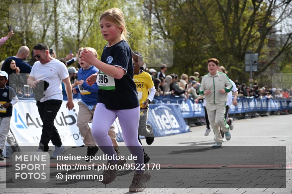 12.04.2026 - 45. Internationalen Wilhelmsburger Insellauf J. Mangold http://msf.ph/oto/9522170 12.04.2026 14:21:32 Ziel 528, 797, 984, 811, 128, 828, 1005, 925, 253, 988, 964, 972, 1627, 951 meine-sportfotos.de