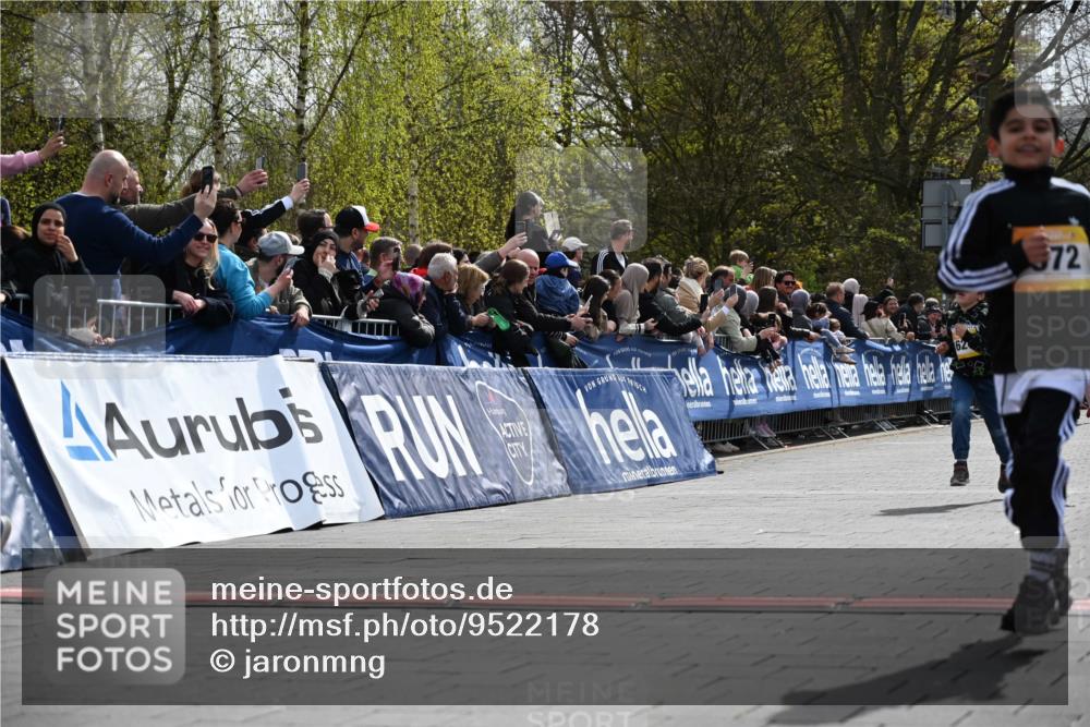 12.04.2026 - 45. Internationalen Wilhelmsburger Insellauf J. Mangold http://msf.ph/oto/9522178 12.04.2026 14:21:34 Ziel 1005, 925, 253, 988, 964, 972, 1627, 951, 260 meine-sportfotos.de