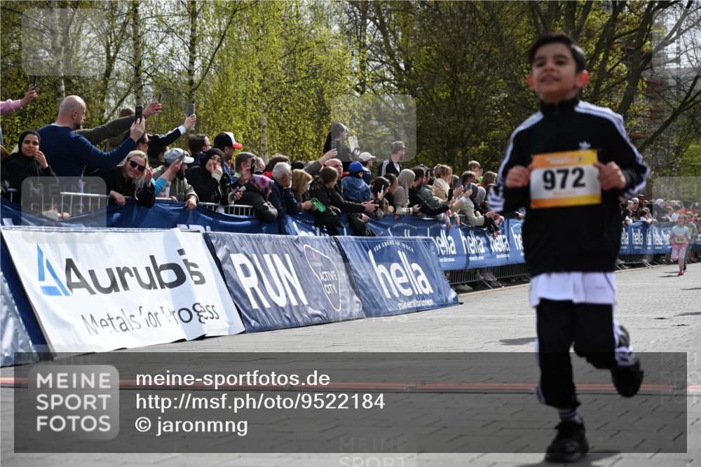 12.04.2026 - 45. Internationalen Wilhelmsburger Insellauf J. Mangold http://msf.ph/oto/9522184 12.04.2026 14:21:35 Ziel 925, 253, 988, 964, 972, 1627, 951, 260, 957, 823 meine-sportfotos.de