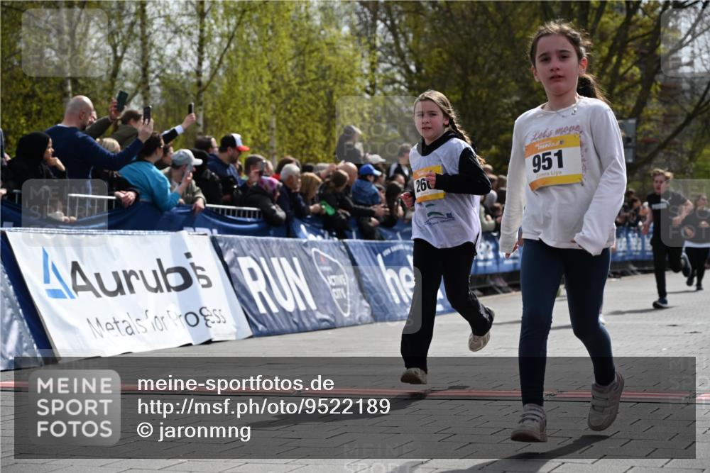 12.04.2026 - 45. Internationalen Wilhelmsburger Insellauf J. Mangold http://msf.ph/oto/9522189 12.04.2026 14:21:37 Ziel 972, 1627, 951, 260, 957, 823, 117, 558, 267 meine-sportfotos.de
