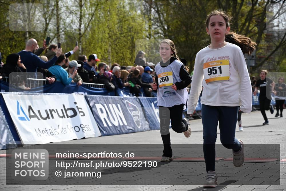 12.04.2026 - 45. Internationalen Wilhelmsburger Insellauf J. Mangold http://msf.ph/oto/9522190 12.04.2026 14:21:37 Ziel 972, 1627, 951, 260, 957, 823, 117, 558, 267 meine-sportfotos.de