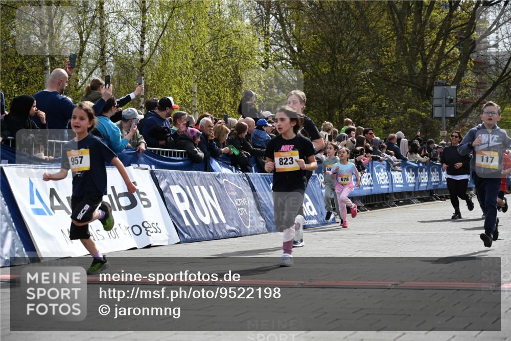 12.04.2026 - 45. Internationalen Wilhelmsburger Insellauf J. Mangold http://msf.ph/oto/9522198 12.04.2026 14:21:39 Ziel 1627, 951, 260, 957, 823, 117, 558, 267, 657, 698, 678, 279 meine-sportfotos.de