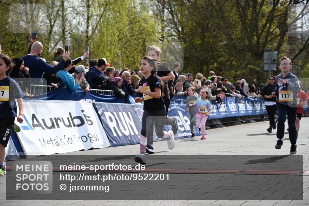 12.04.2026 - 45. Internationalen Wilhelmsburger Insellauf J. Mangold http://msf.ph/oto/9522201 12.04.2026 14:21:39 Ziel 1627, 951, 260, 957, 823, 117, 558, 267, 657, 698, 678, 279 meine-sportfotos.de