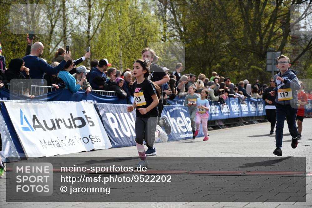 12.04.2026 - 45. Internationalen Wilhelmsburger Insellauf J. Mangold http://msf.ph/oto/9522202 12.04.2026 14:21:40 Ziel 1627, 951, 260, 957, 823, 117, 558, 267, 657, 698, 678, 279, 960 meine-sportfotos.de