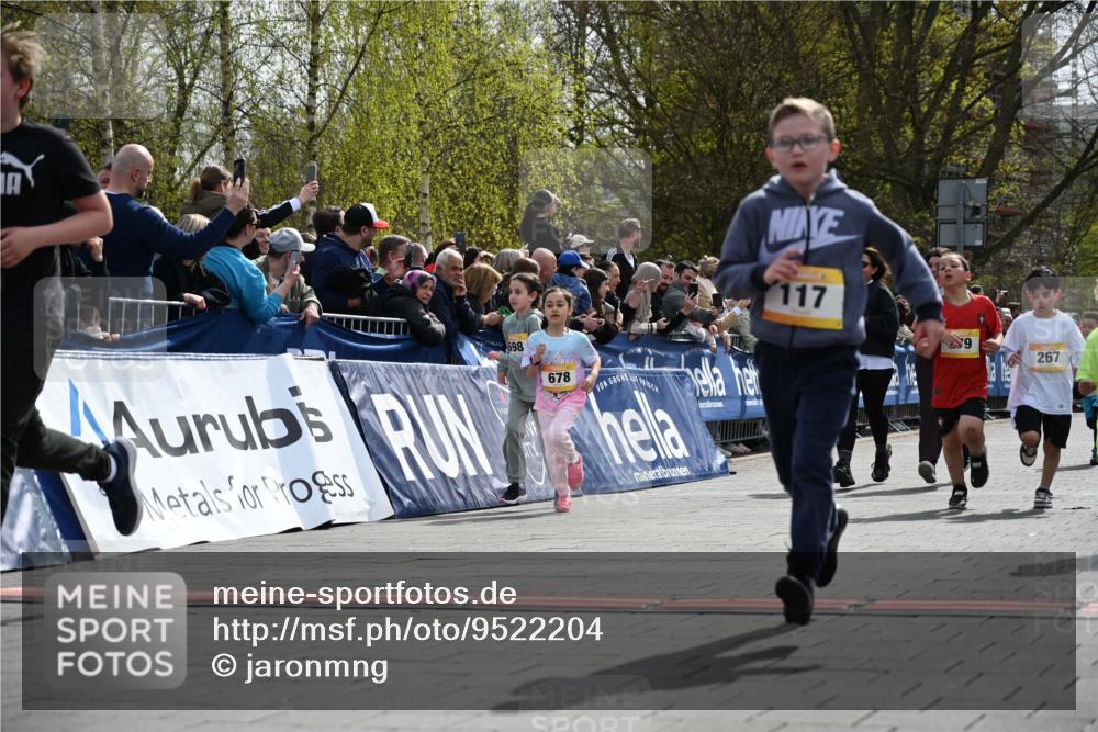 12.04.2026 - 45. Internationalen Wilhelmsburger Insellauf J. Mangold http://msf.ph/oto/9522204 12.04.2026 14:21:40 Ziel 1627, 951, 260, 957, 823, 117, 558, 267, 657, 698, 678, 279, 960 meine-sportfotos.de