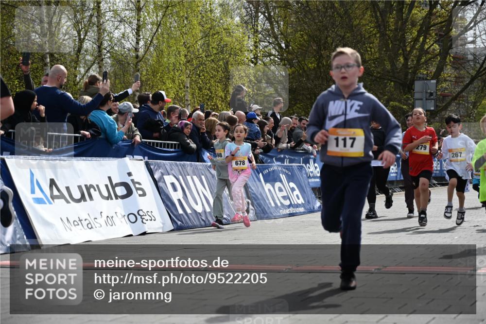 12.04.2026 - 45. Internationalen Wilhelmsburger Insellauf J. Mangold http://msf.ph/oto/9522205 12.04.2026 14:21:41 Ziel 260, 957, 823, 117, 558, 267, 657, 698, 678, 279, 960, 838 meine-sportfotos.de