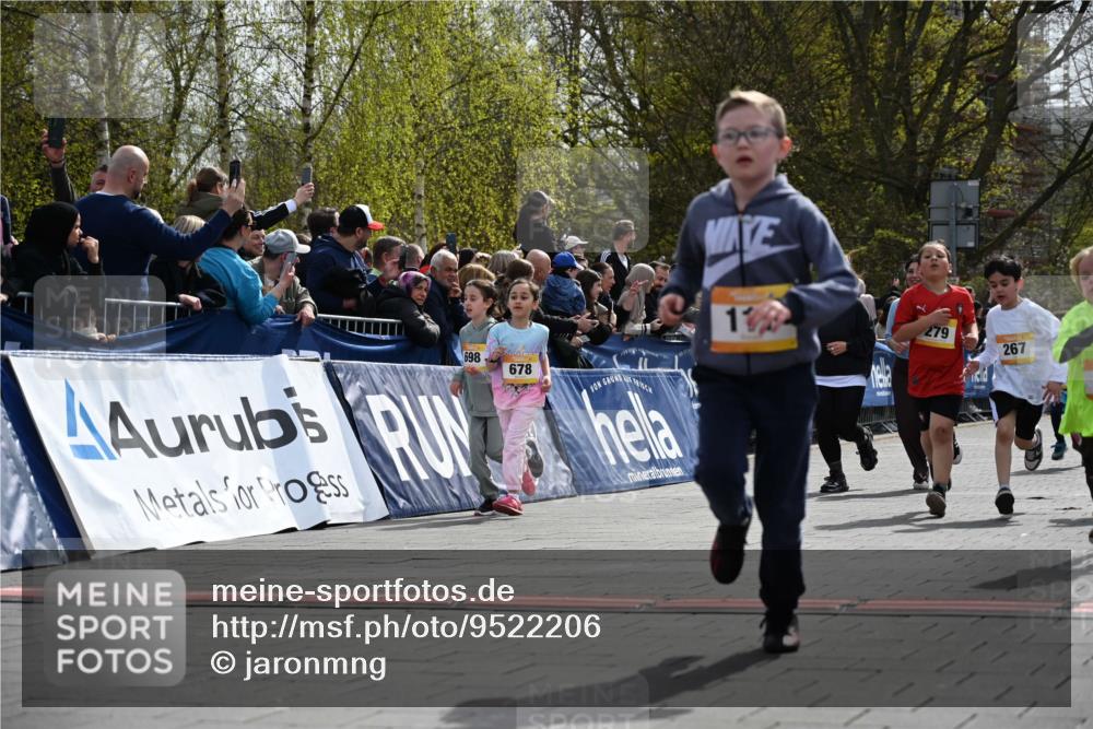 12.04.2026 - 45. Internationalen Wilhelmsburger Insellauf J. Mangold http://msf.ph/oto/9522206 12.04.2026 14:21:41 Ziel 260, 957, 823, 117, 558, 267, 657, 698, 678, 279, 960, 838 meine-sportfotos.de
