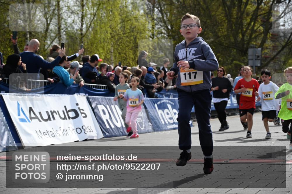 12.04.2026 - 45. Internationalen Wilhelmsburger Insellauf J. Mangold http://msf.ph/oto/9522207 12.04.2026 14:21:41 Ziel 260, 957, 823, 117, 558, 267, 657, 698, 678, 279, 960, 838 meine-sportfotos.de